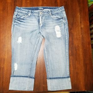 Vanity Distressed capris